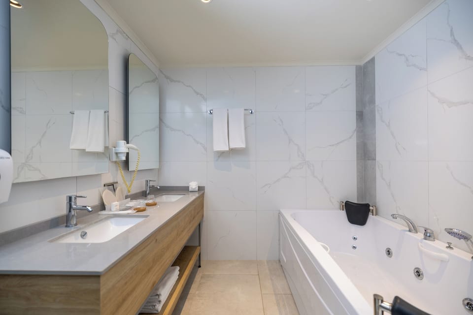 Superior Suite, Balcony | Bathroom | Combined shower/tub, jetted tub, free toiletries, hair dryer
