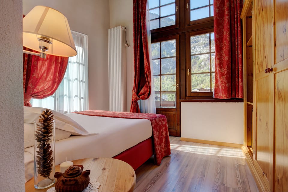 Superior Room | Minibar, in-room safe, desk, free WiFi