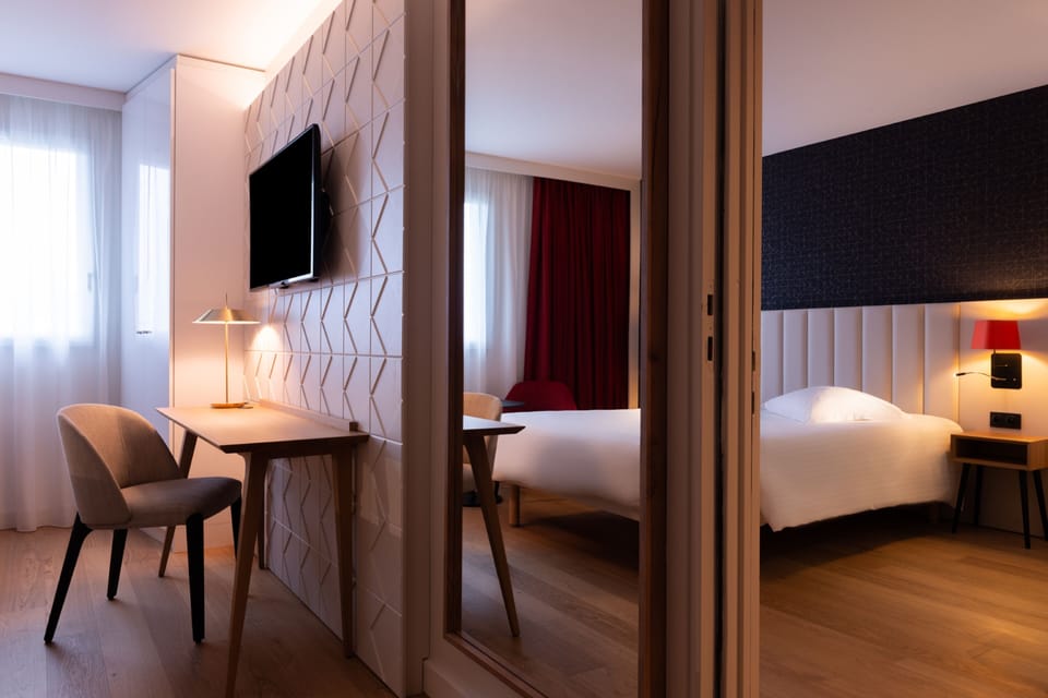 Family Room | Premium bedding, in-room safe, desk, laptop workspace