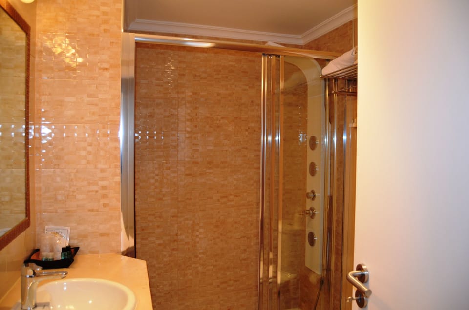 Economy Twin Room | In-room safe, soundproofing, free WiFi, bed sheets