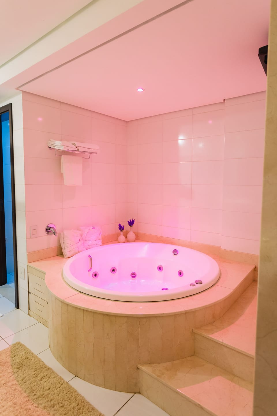Premium Suite, 1 King Bed | Bathroom | Free toiletries, hair dryer, towels, soap