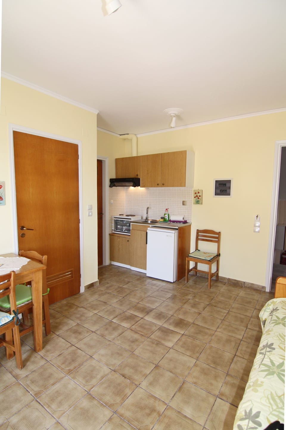 Family Apartment, 1 Bedroom | Private kitchenette | Fridge, stovetop, coffee/tea maker, electric kettle