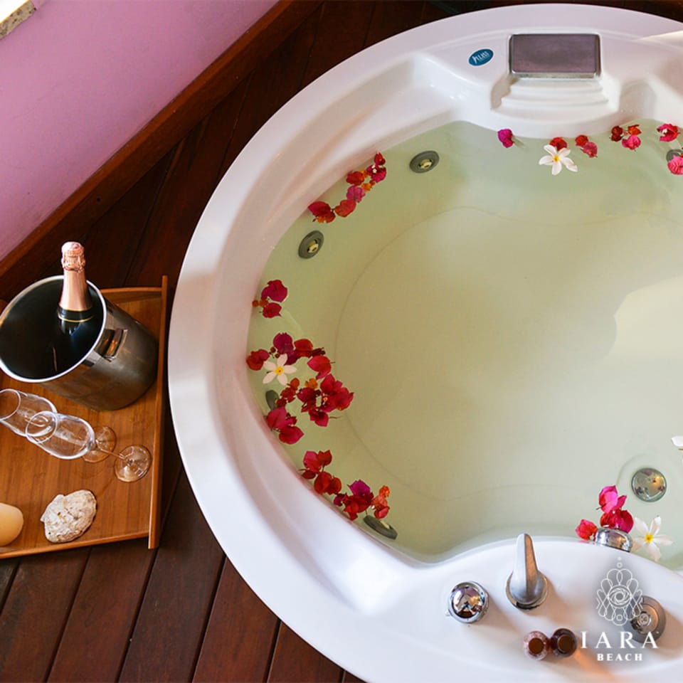 Suite | Jetted tub