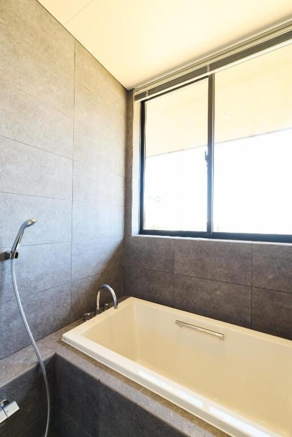Deluxe Room, Sea View | Bathroom | Deep soaking tub, designer toiletries, hair dryer, slippers