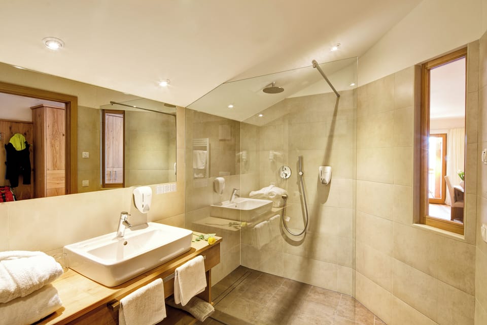 Deluxe Double Room, Balcony, Mountain View | Bathroom | Shower, eco-friendly toiletries, hair dryer, bathrobes