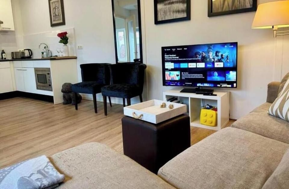 Apartment, 2 Bedrooms | Living room
