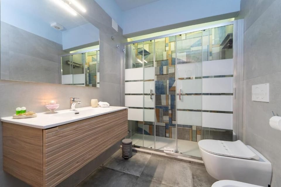Junior Suite, Private Pool | Bathroom | Bidet