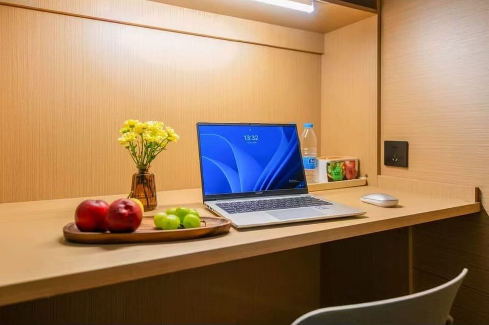 Secluded  Abode Study Room - Single Bed | Free WiFi