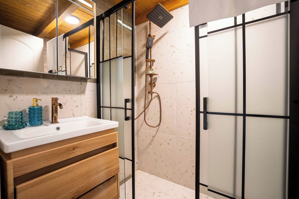 Family Duplex, Courtyard View | Bathroom | Shower, hair dryer, slippers, towels