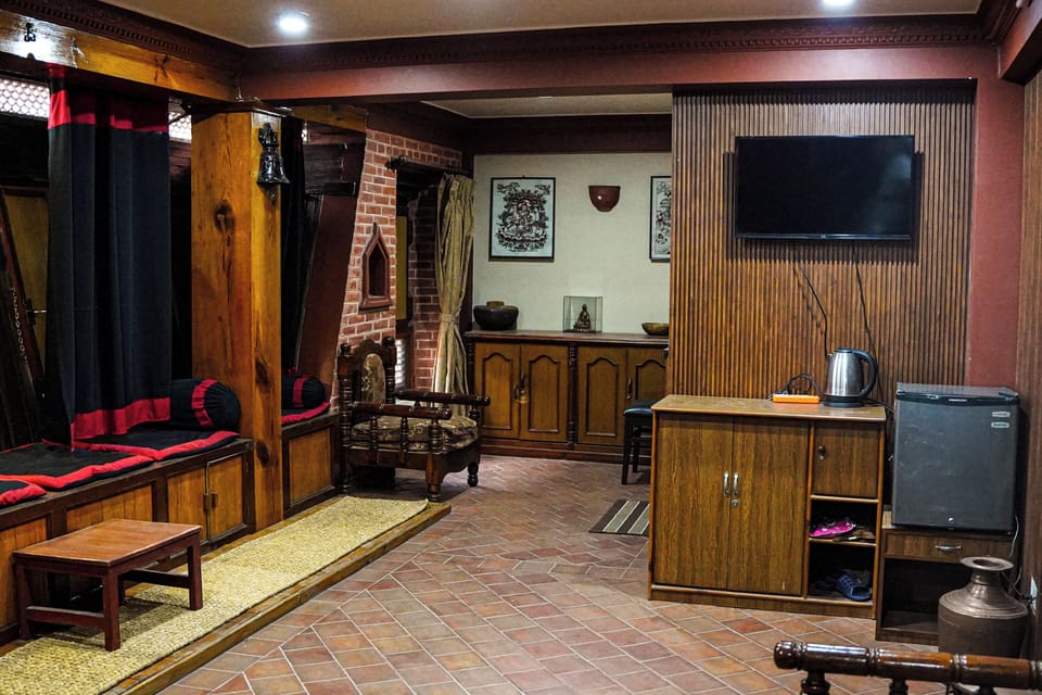Deluxe Suite, City View | Interior