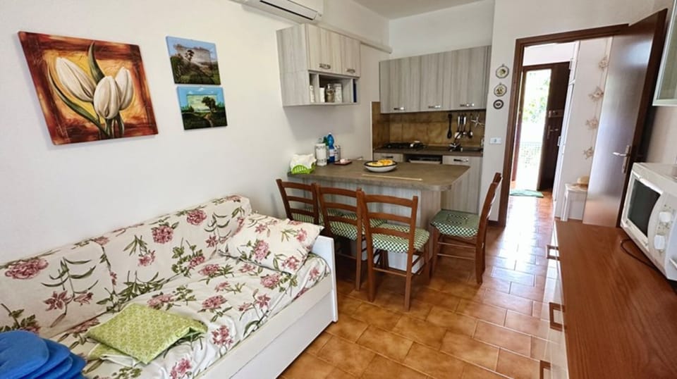 Apartment, 1 Bedroom, Terrace | Dining room