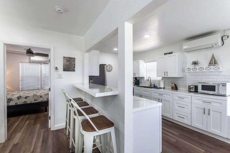 Apartment, 1 Queen Bed with Sofa bed, Balcony, Partial Ocean View (1117 Ocean D) | Private kitchen