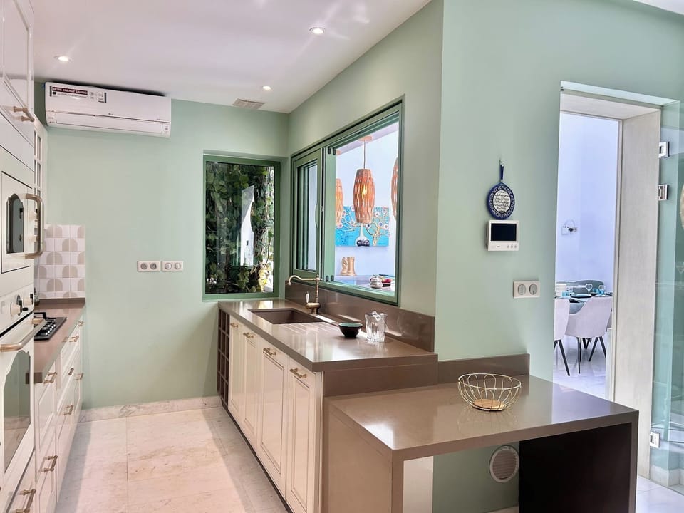 Villa, 4 Bedrooms, Private Pool | Private kitchen
