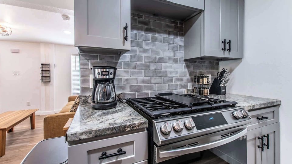 Apartment, 1 Queen Bed with Sofa bed, Kitchen, Garden View (1117 Ocean C) | Private kitchen