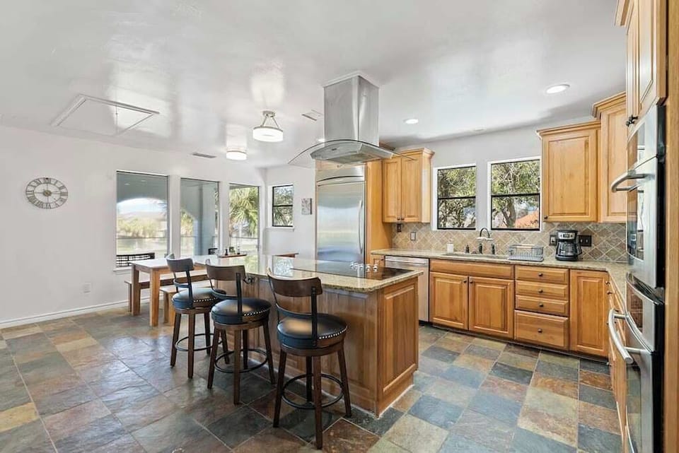 House, Multiple Beds, Pool Access, Partial Ocean View (5815 + 5833 Ocean) | Private kitchen