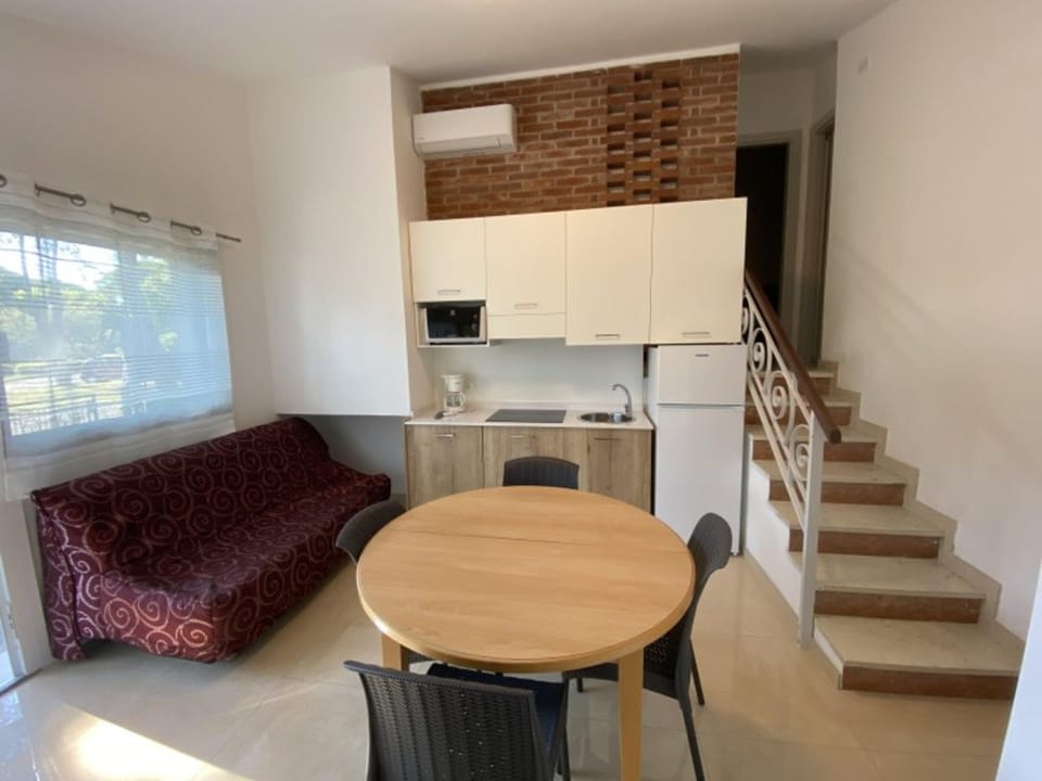 Apartment, 3 Bedrooms, Patio, Garden View | Living room