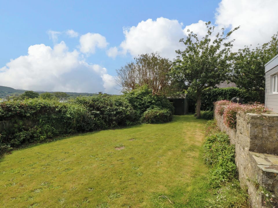 Cottage | Property grounds