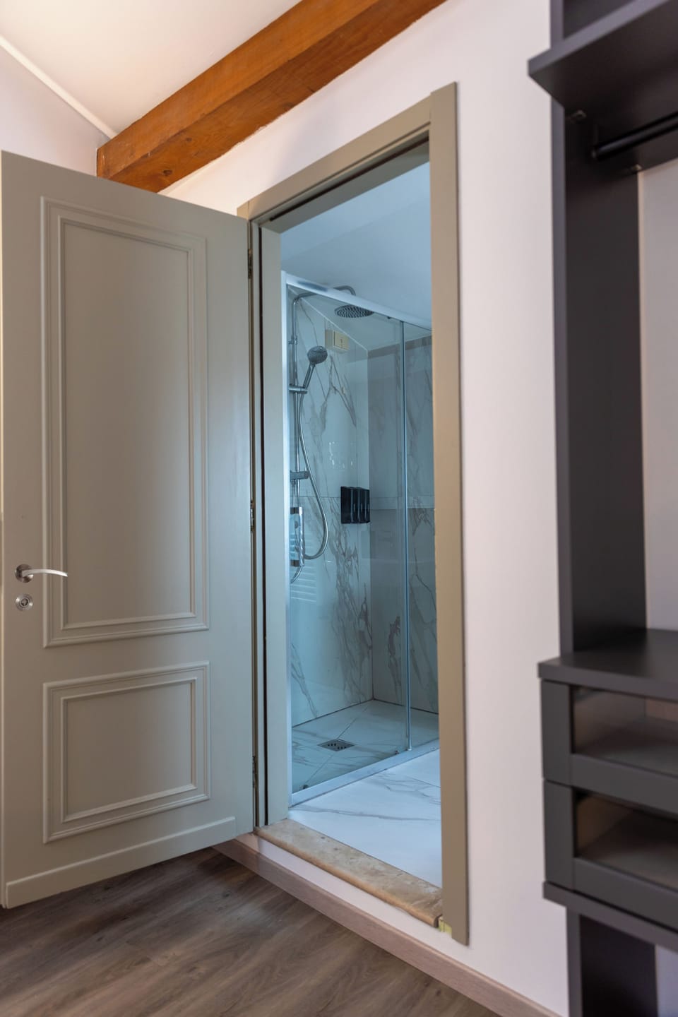 Classic Double or Twin Room | Bathroom | Shower, hair dryer, towels, soap