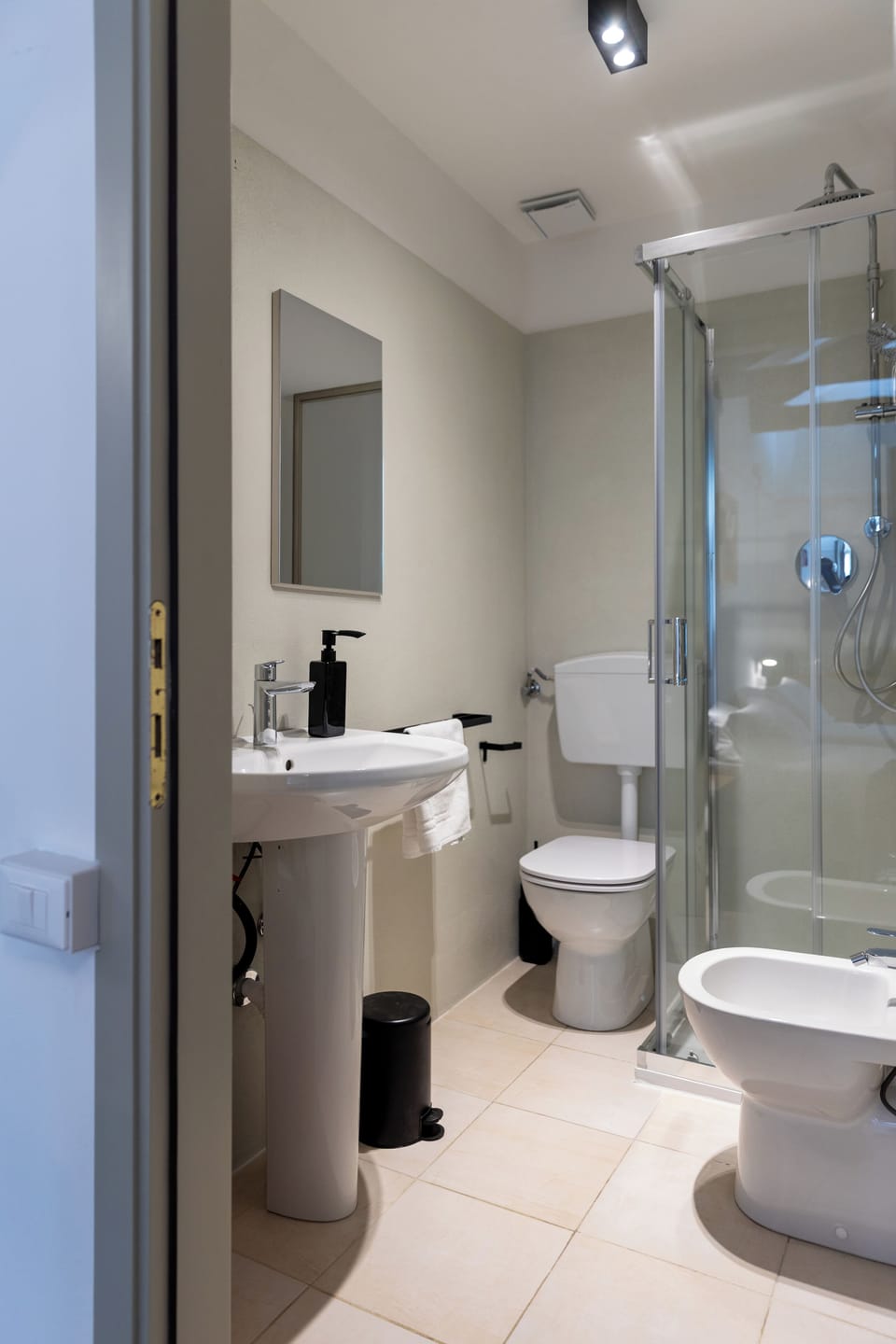 Classic Double or Twin Room | Bathroom | Shower, hair dryer, towels, soap