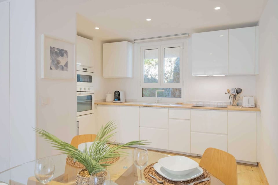 Apartment | Private kitchen | Fridge, microwave, oven, stovetop