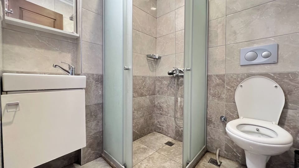 Basic Triple Room | Bathroom
