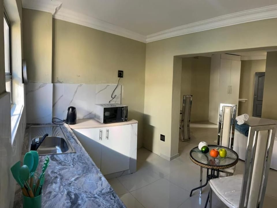 Studio, 1 Bedroom, Private Pool | Private kitchen