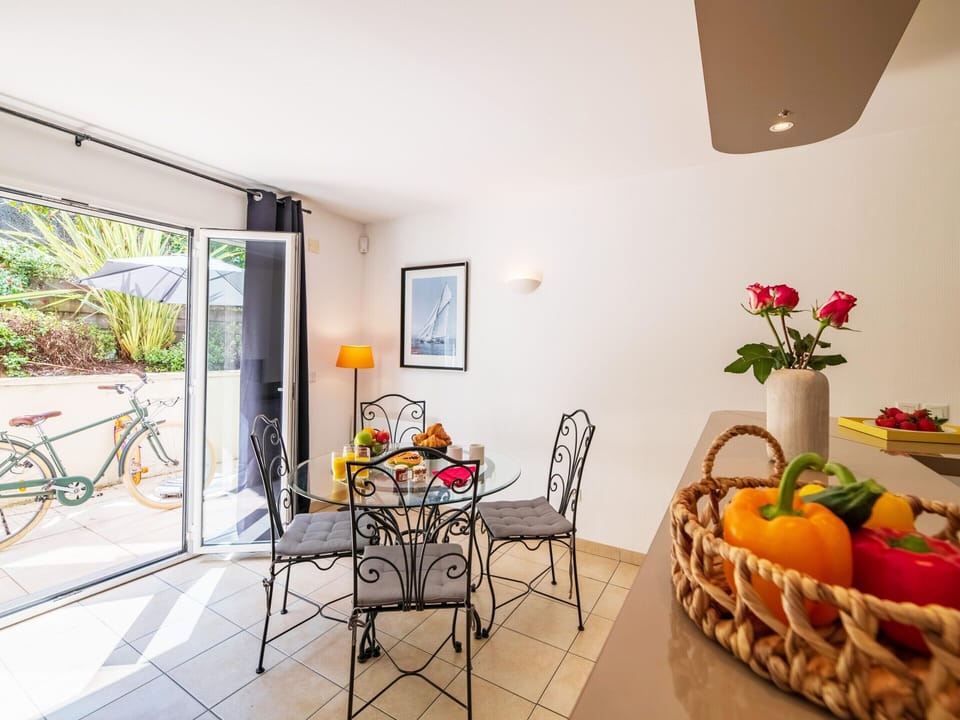 Apartment | Dining