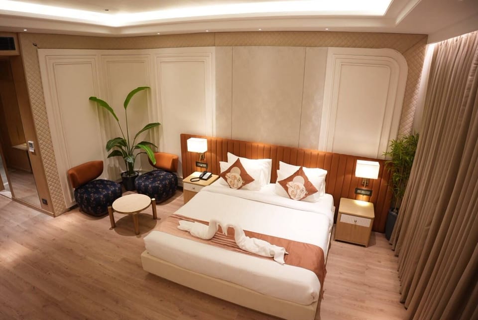 Deluxe Double Room | In-room safe, desk, laptop workspace, blackout drapes