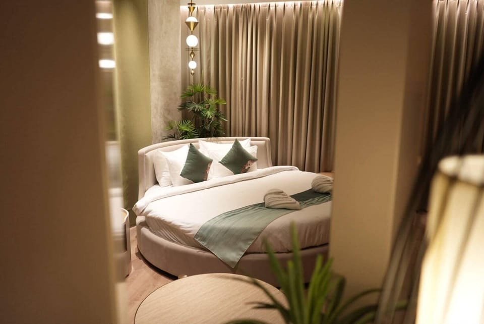 Deluxe Double Room | In-room safe, desk, laptop workspace, blackout drapes