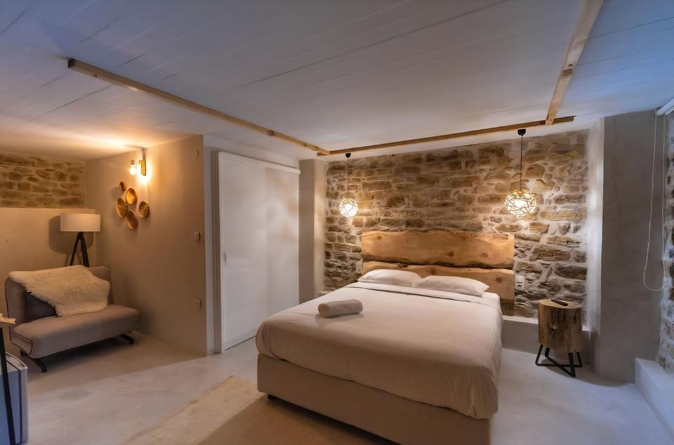 Blackout drapes, soundproofing, iron/ironing board, free WiFi