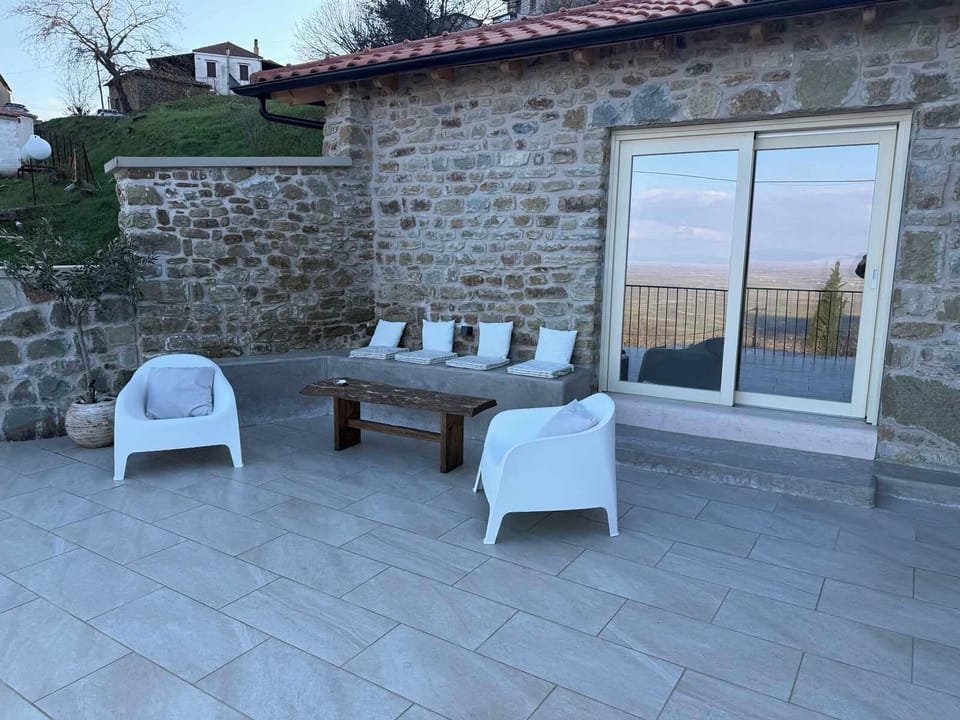 Deluxe Studio, City View | Terrace/patio