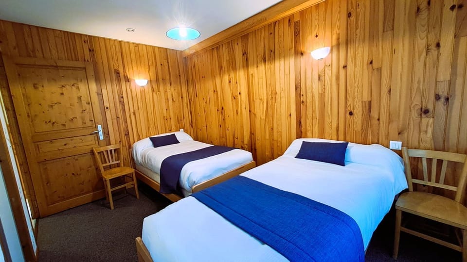 WiFi (free), bed sheets