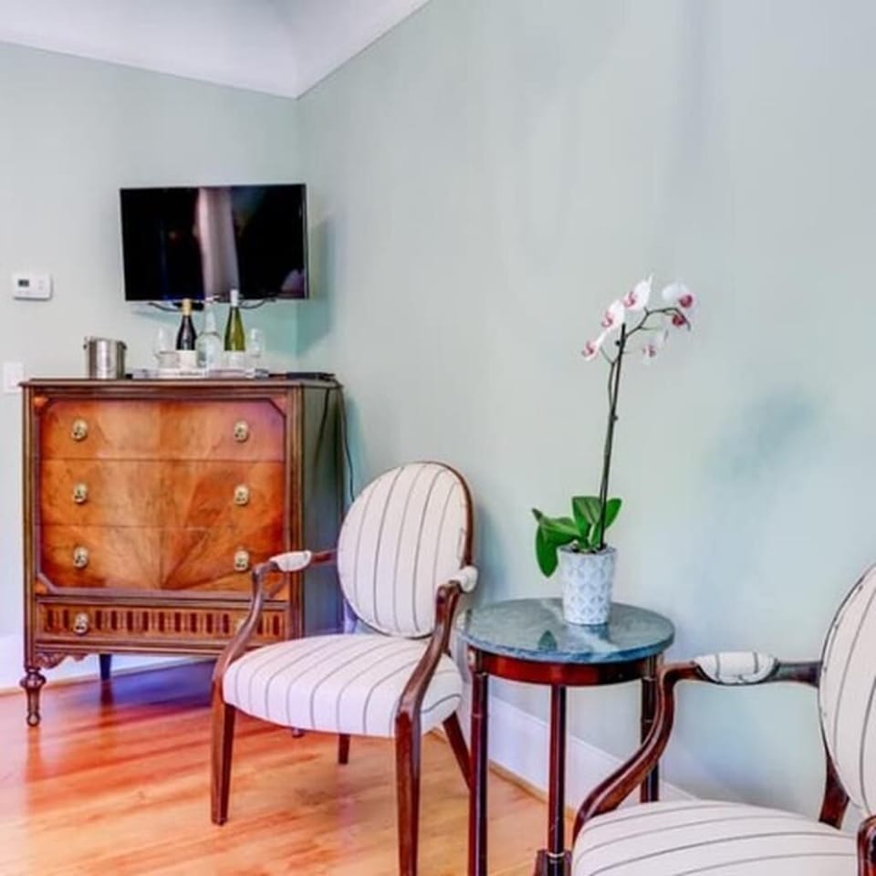 The James & Dolly Room  | Interior