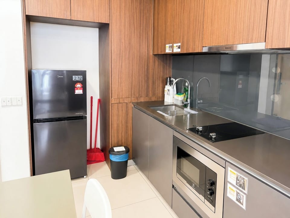 Family Apartment, Balcony, Park View | Private kitchen