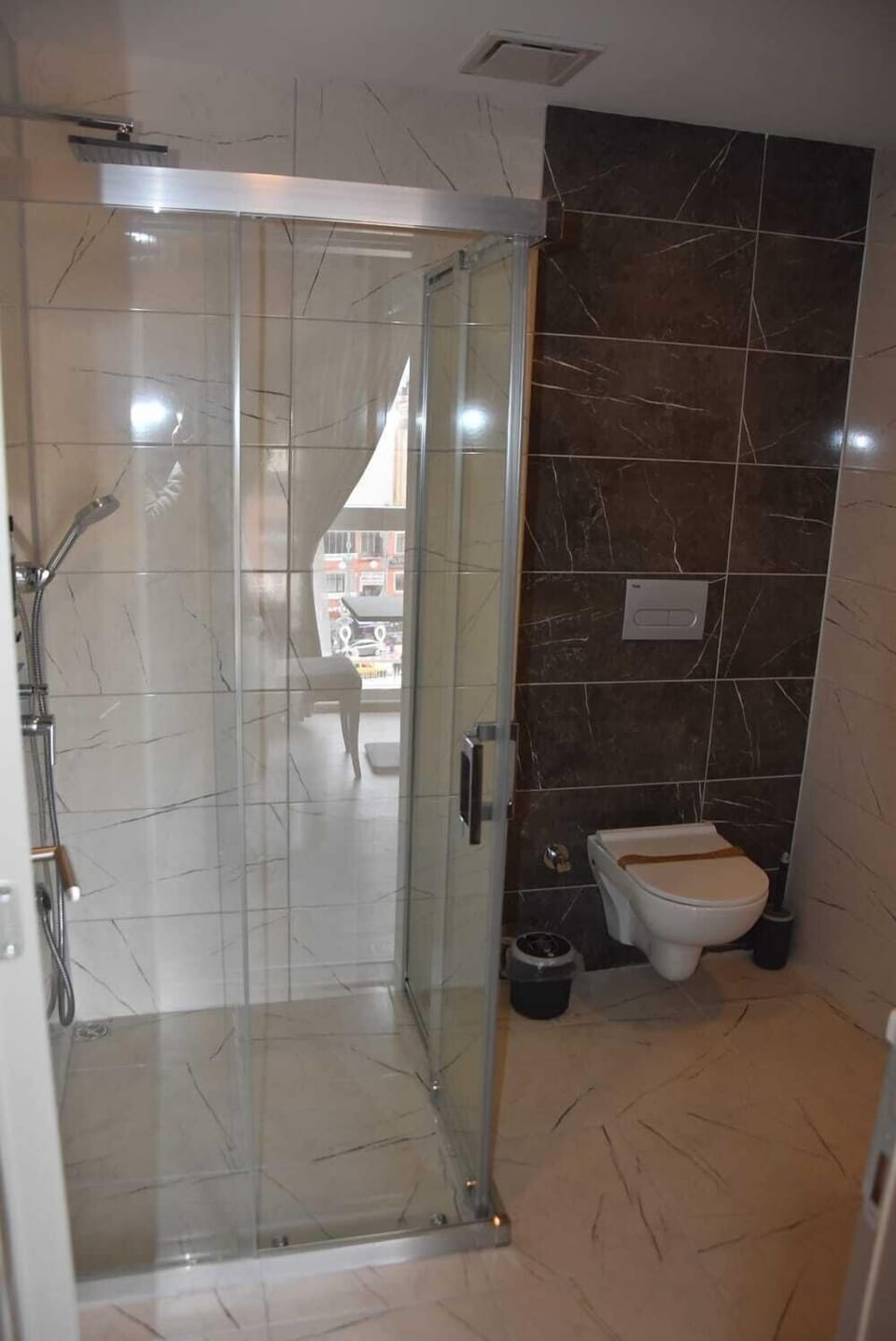Standard Double Room, Non Smoking, Housekeeping | Bathroom | Shower, hair dryer, slippers, towels