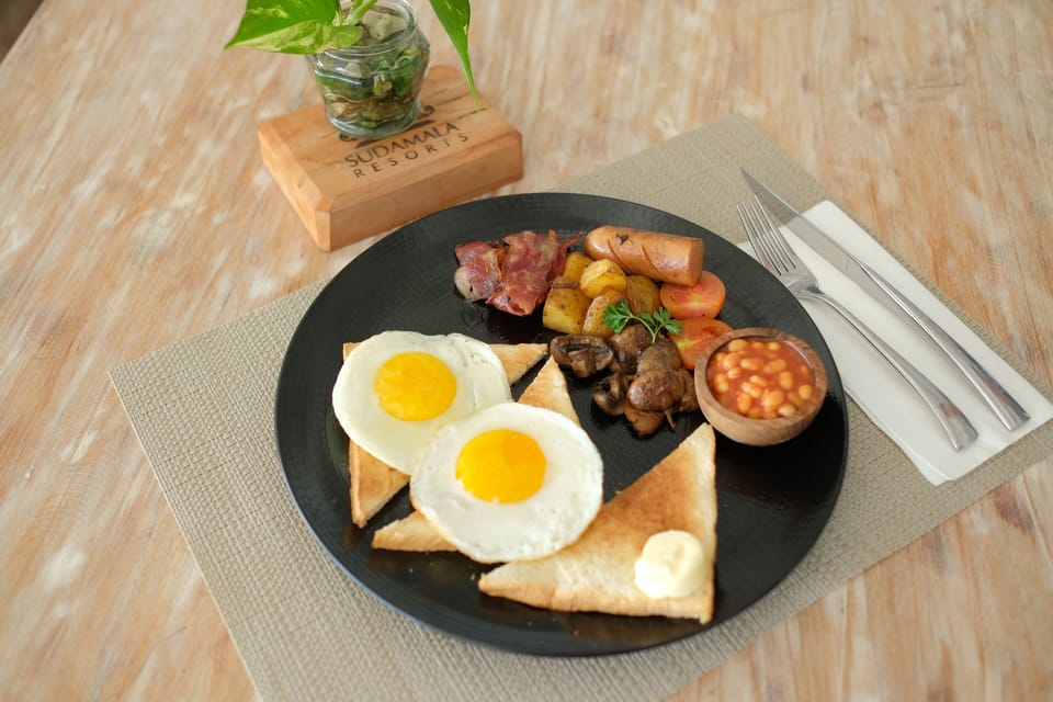 Breakfast, lunch, dinner and brunch served