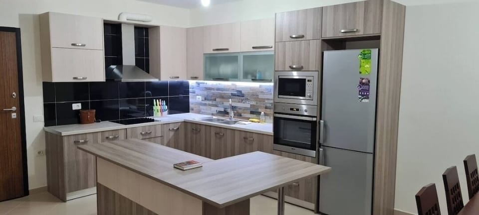 Apartment, City View | Living area