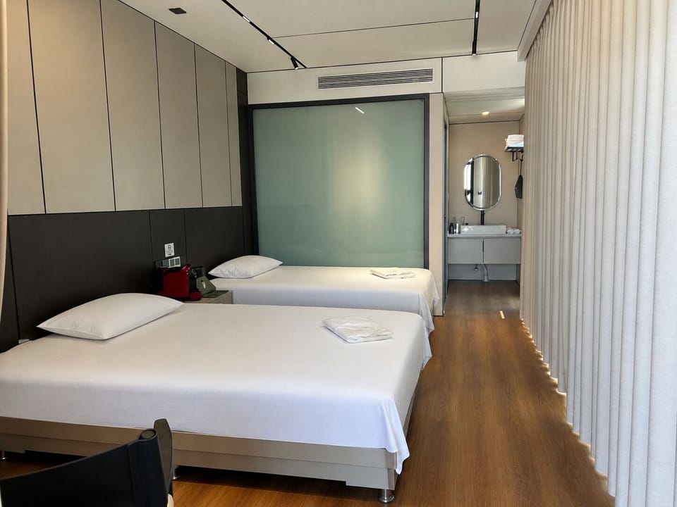 Standard Twin Room, Lanai, Garden View | Free WiFi, bed sheets