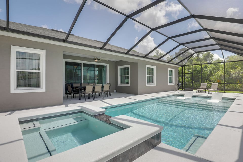 House (4 Bedrooms) | Front of property