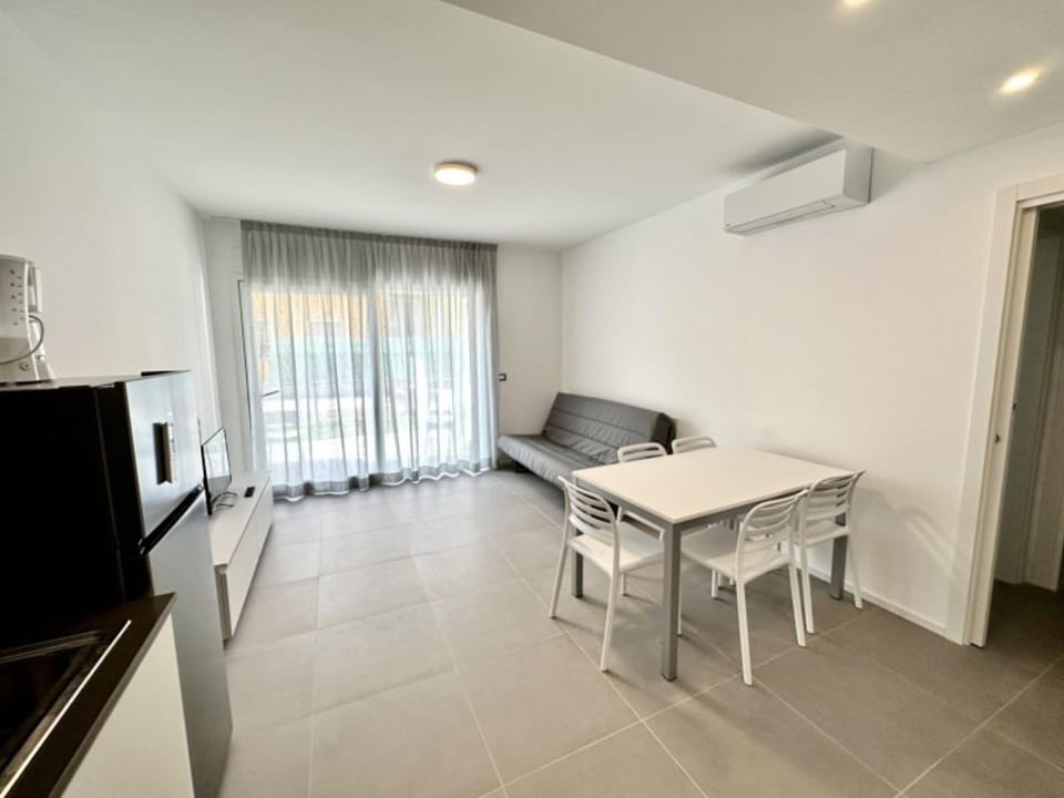 Apartment, 1 Bedroom, Balcony, City View | Interior