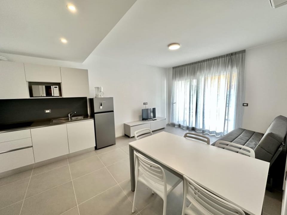 Apartment, 1 Bedroom, Balcony, City View | Interior