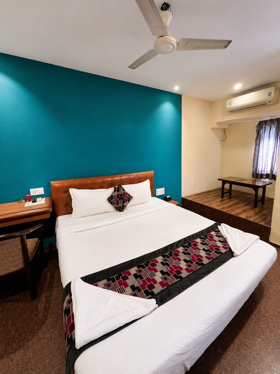 Deluxe Double Room | Desk, laptop workspace, iron/ironing board, WiFi (free)