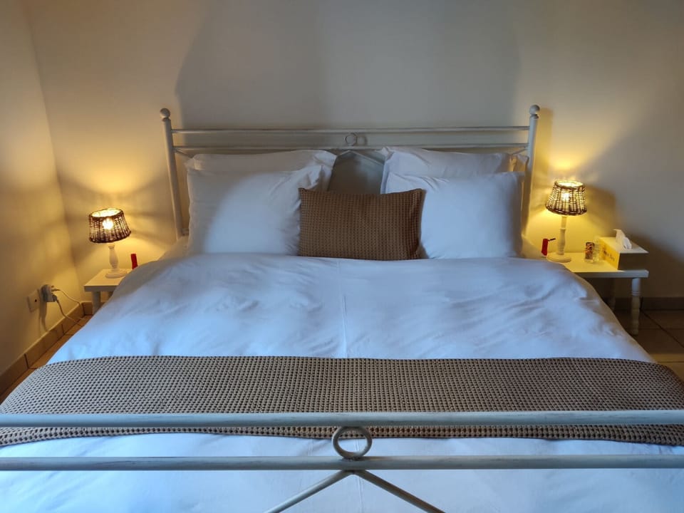 Deluxe Room, Non Smoking, Garden View | Free minibar items, soundproofing, free WiFi