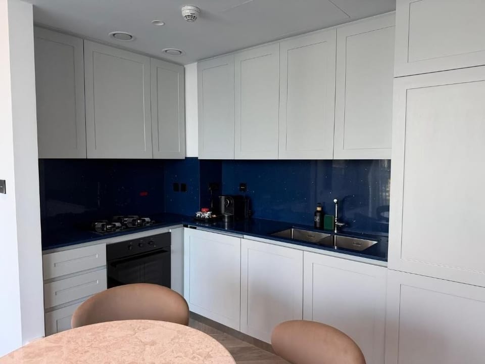 Deluxe Apartment, 2 Bedrooms, Balcony, Canal View | Private kitchen | Fridge, microwave, oven, stovetop