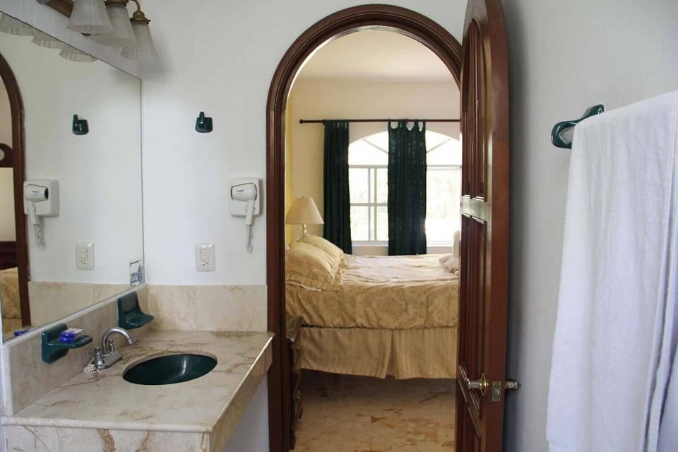 Basic Double Room | Bathroom