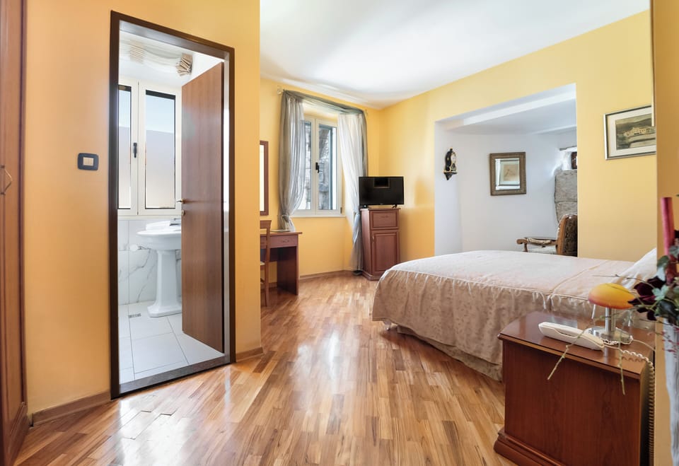 Superior Double Room | Minibar, desk, blackout drapes, iron/ironing board