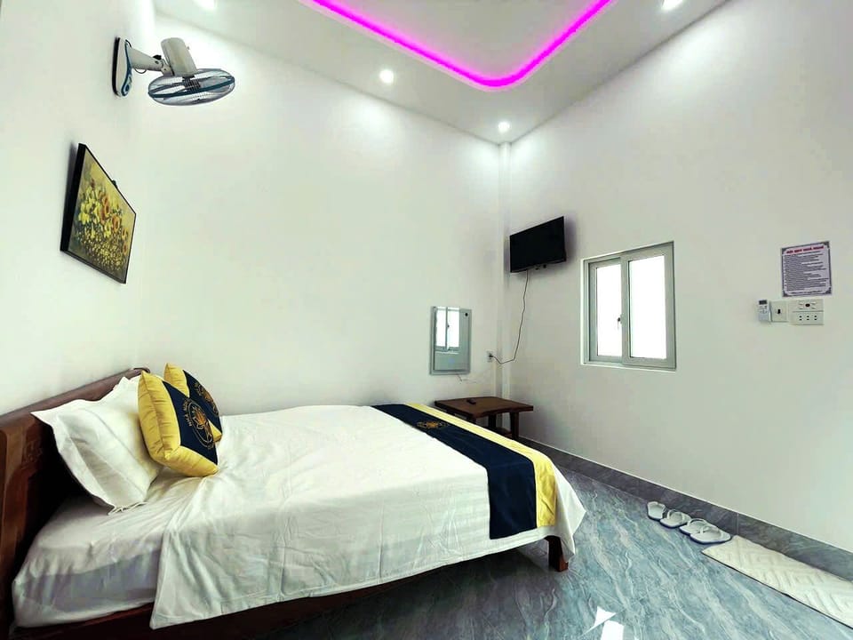 Premium bedding, minibar (some free items), in-room safe