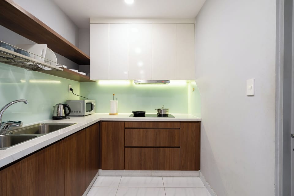 Luxury Apartment, City View | Private kitchen