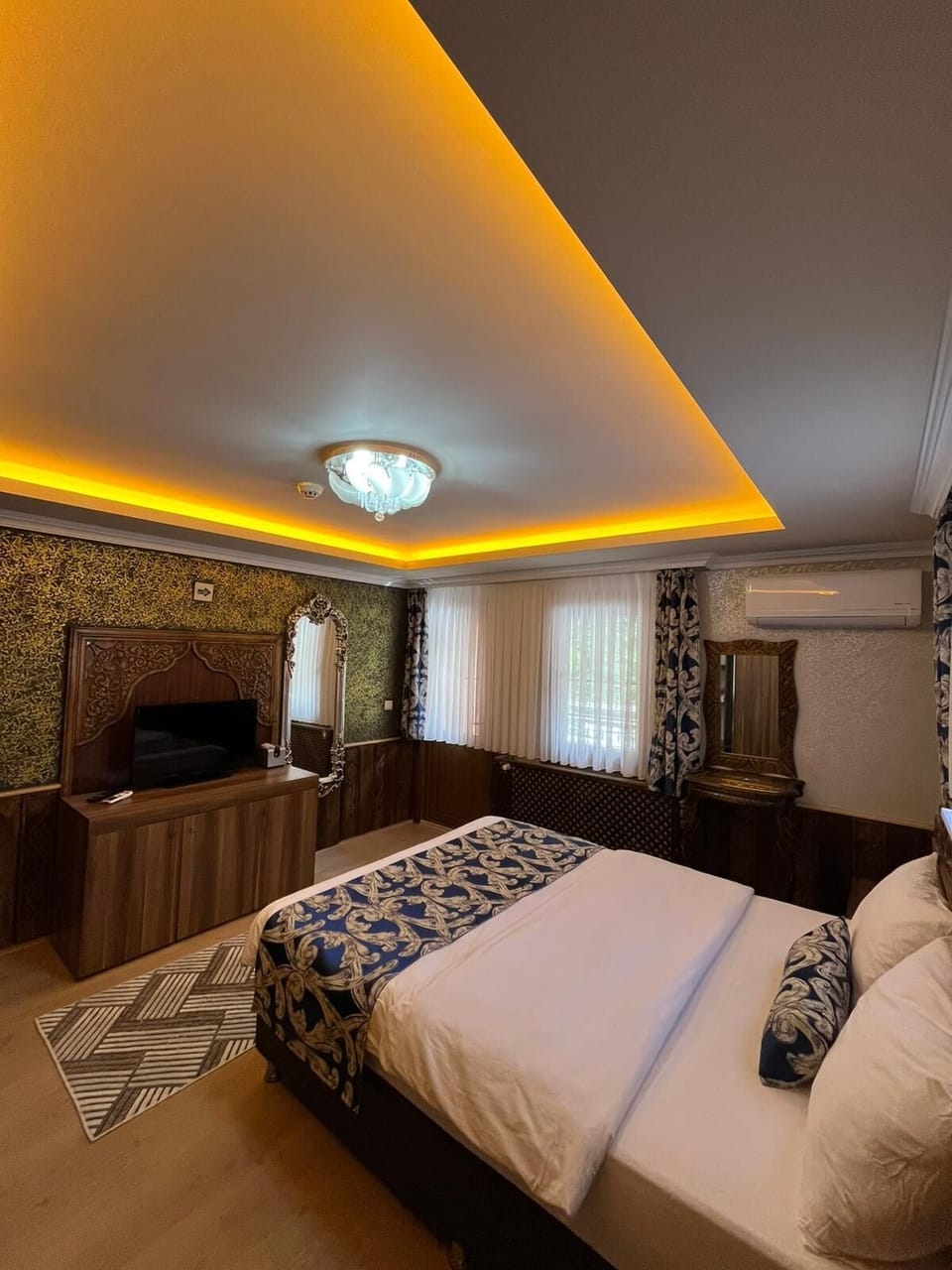 Deluxe Room, Mountain View | Individually decorated, individually furnished, desk, free WiFi
