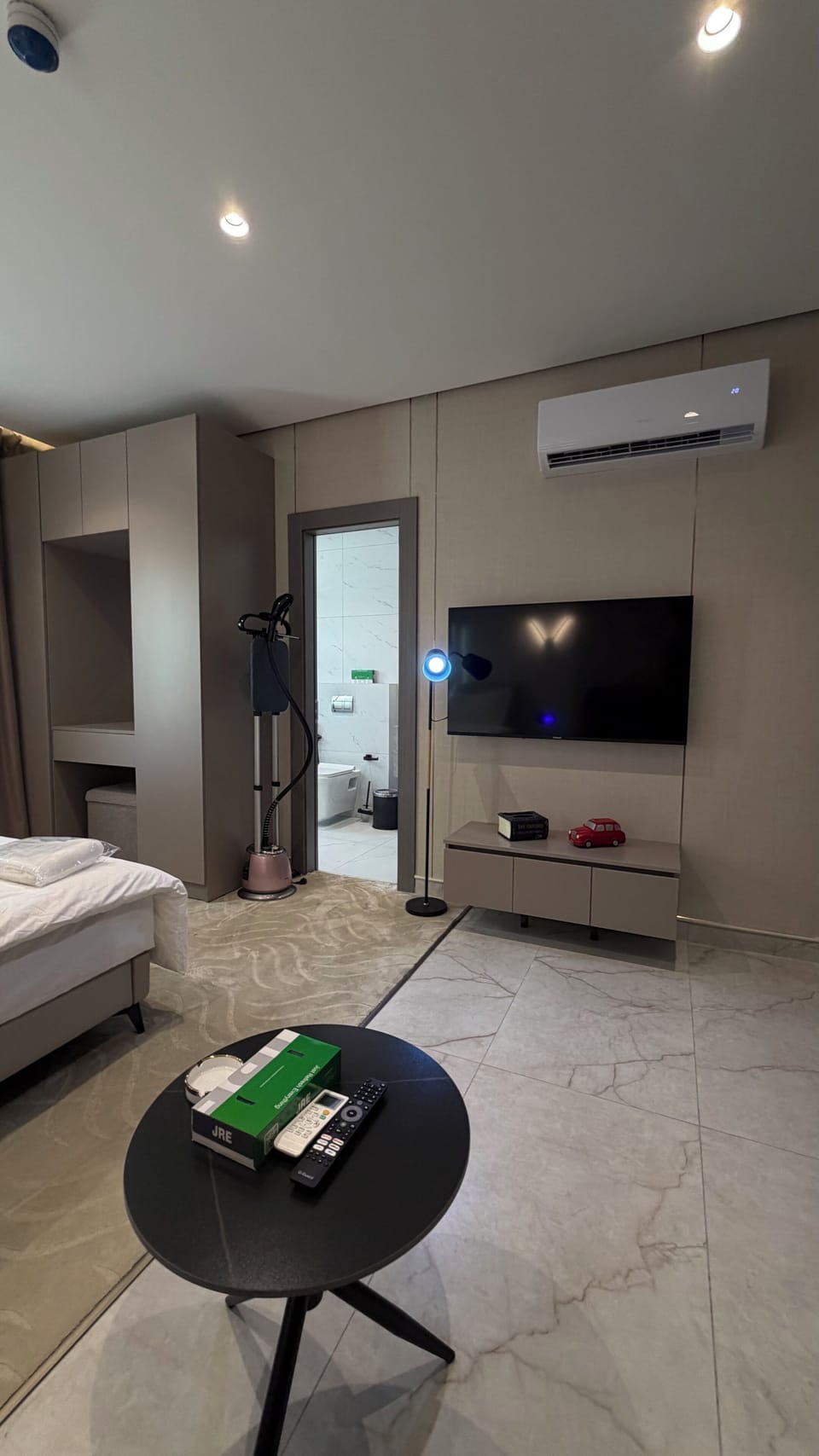 Apartment, 1 Bedroom, Accessible, Smoking | Living room